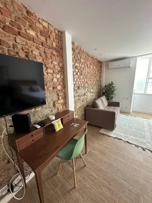 Apartemen Studio Com Espaco De Trabalho E Ar Condicionado *