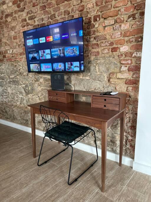 Apartemen Studio Com Espaco De Trabalho E Ar Condicionado *