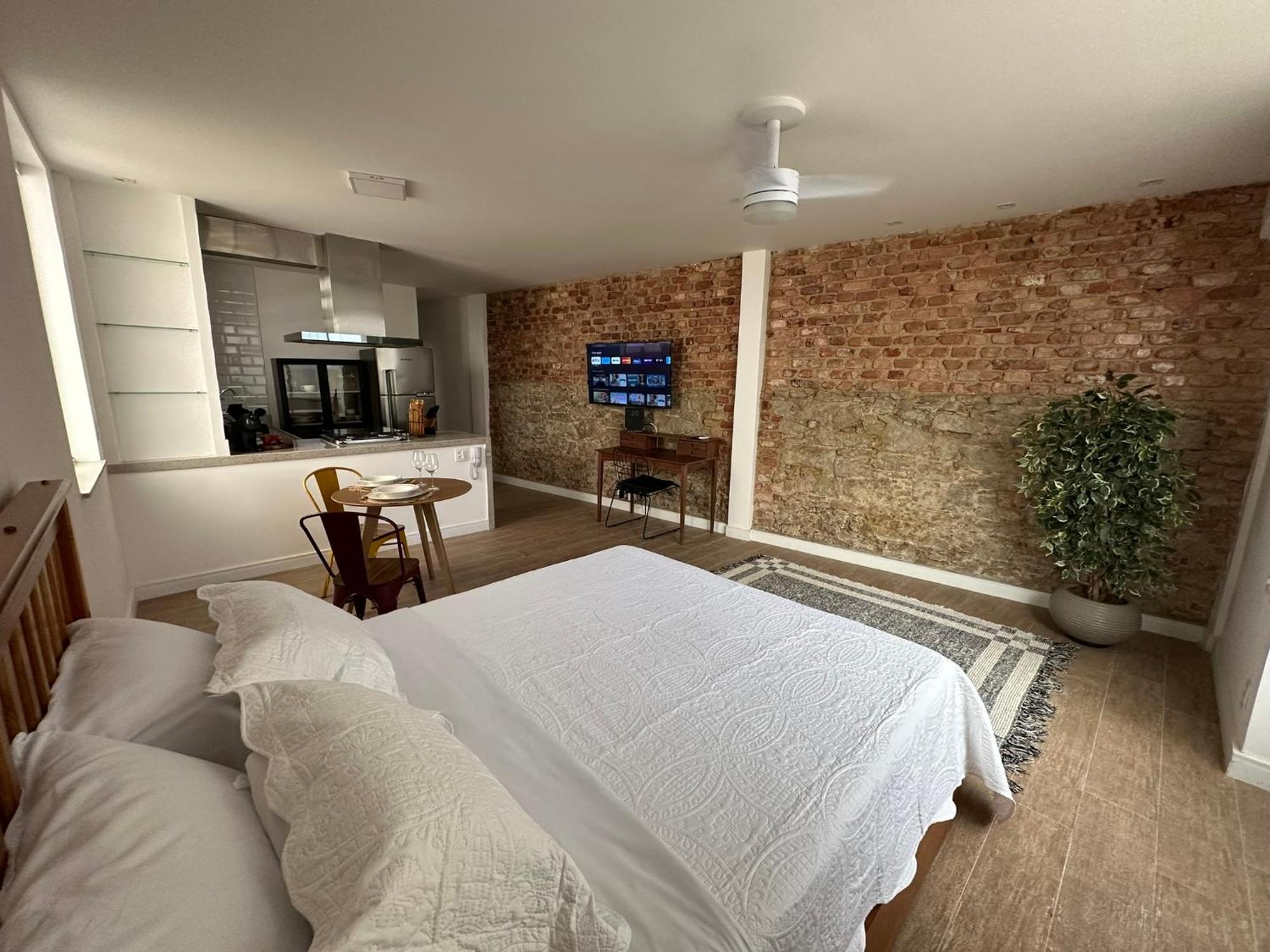 Studio Com Espaco De Trabalho E Ar Condicionado Apartemen