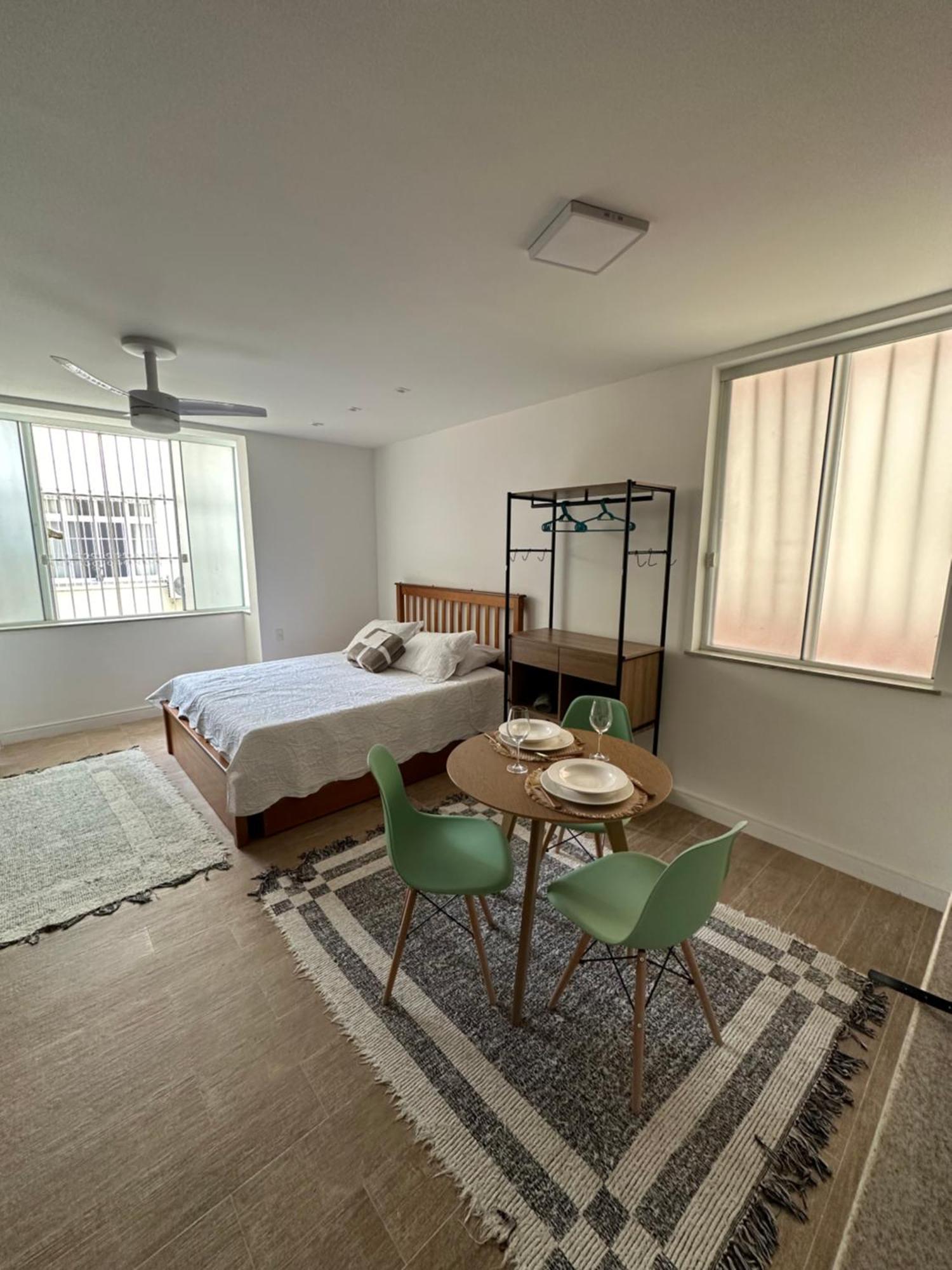 Studio Com Espaco De Trabalho E Ar Condicionado Apartemen